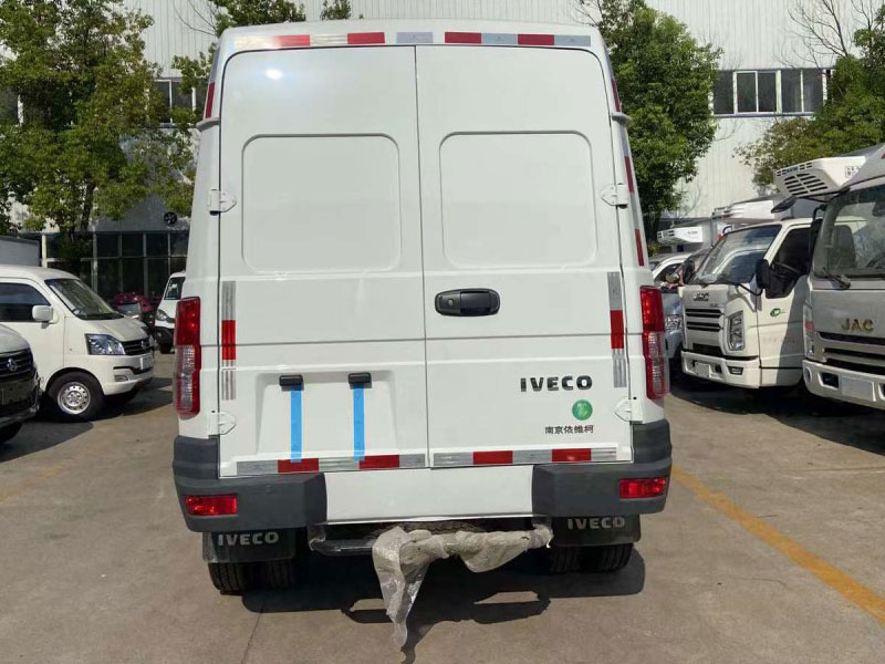 依維柯得意短軸小型面包冷藏車