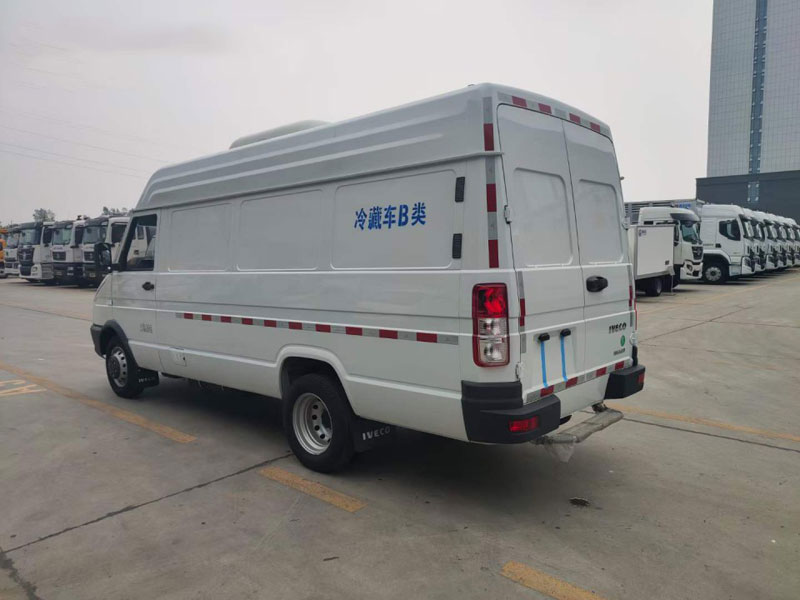依維柯得意長軸小型面包冷藏車