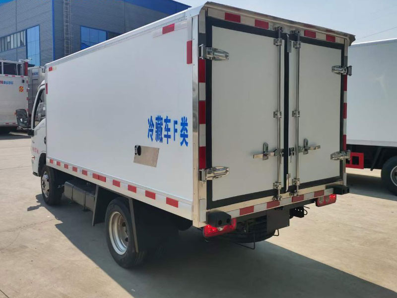 躍進(jìn)地庫(kù)3.2米小型冷藏車