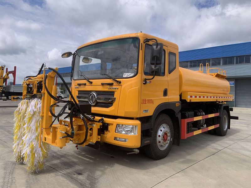 國六東風D9城市護欄清洗車