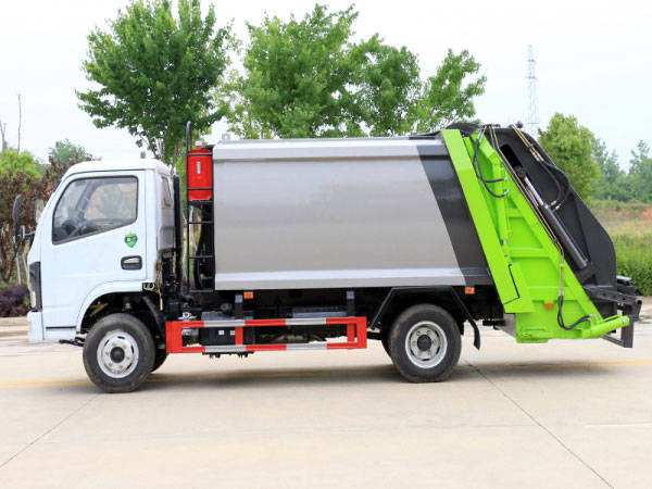 國(guó)六小福瑞卡6方壓縮垃圾車