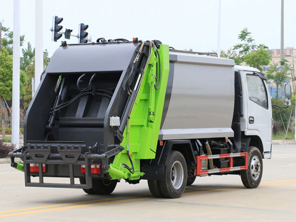 國(guó)六小福瑞卡6方壓縮垃圾車