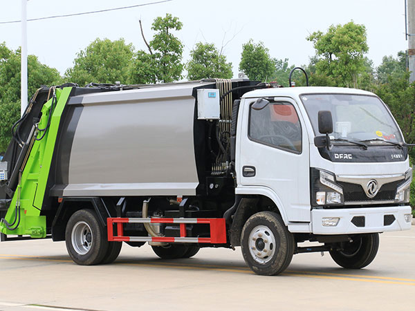 國(guó)六小福瑞卡6方壓縮垃圾車