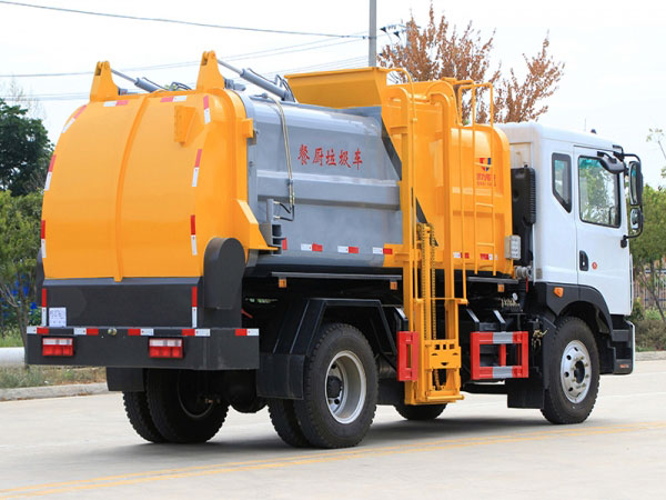 國六東風(fēng)D9 9.5方餐廚廂式垃圾車