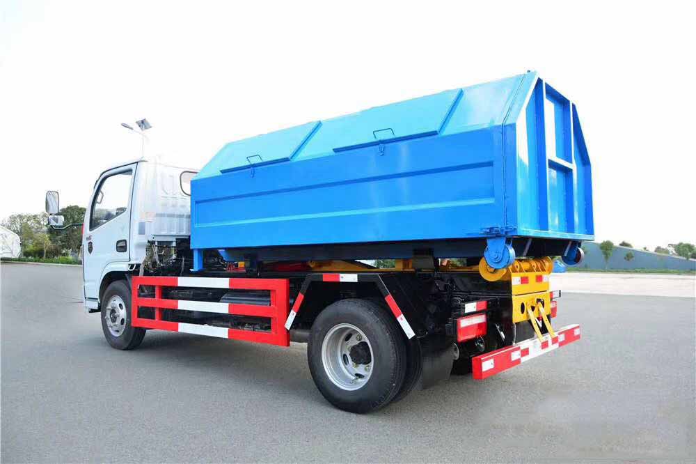 國(guó)六5方東風(fēng)D6勾臂垃圾車(chē)
