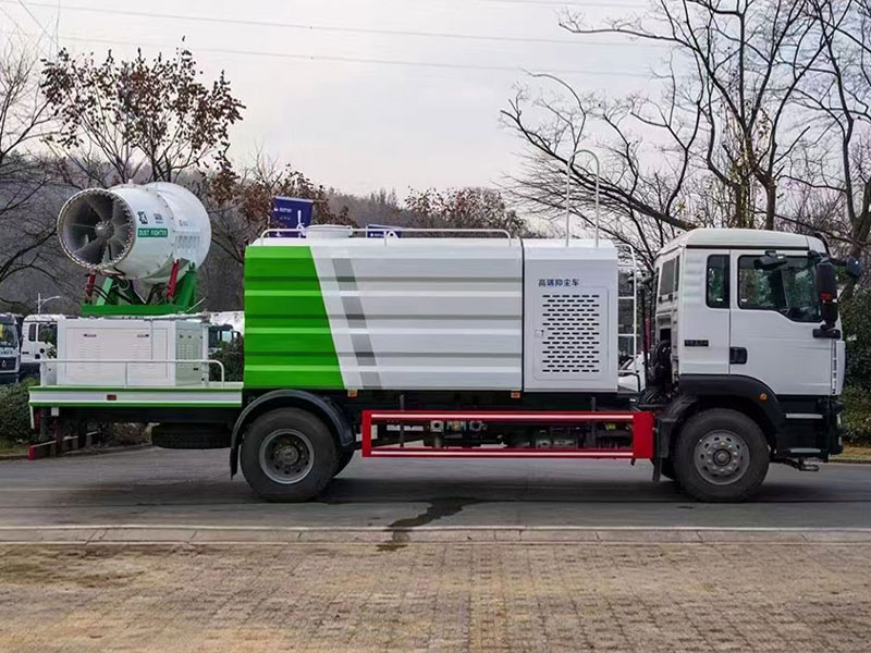 國(guó)六重汽汕德卡多功能抑塵車